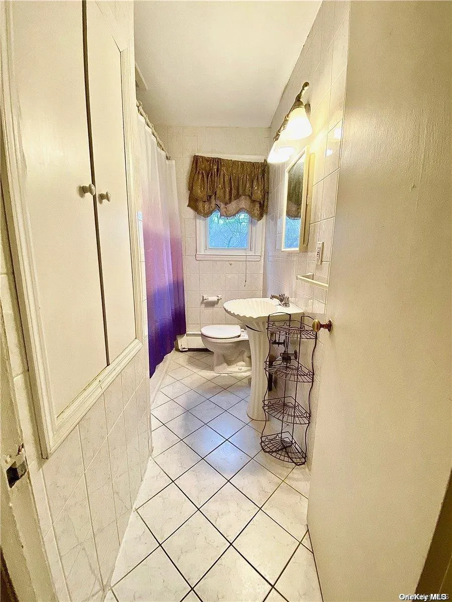 Full Bathroom #1 Full Bathroom #1