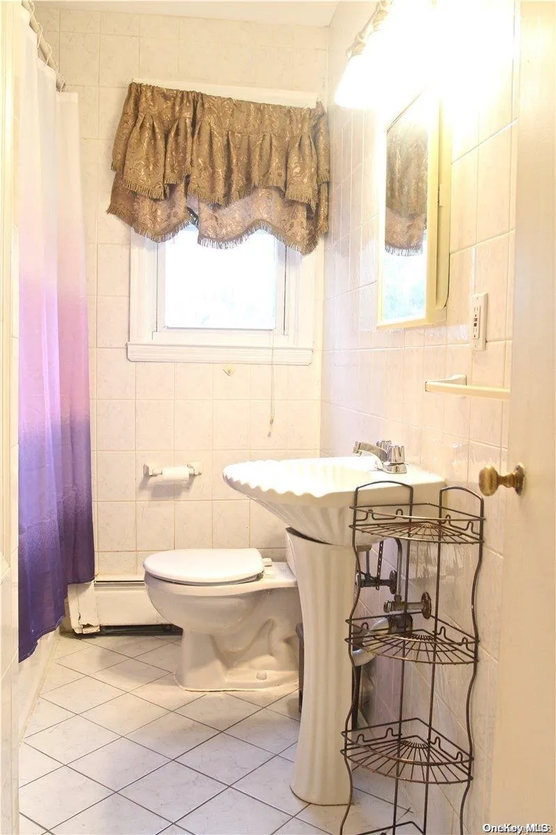 Full Bathroom #1 Full Bathroom #1