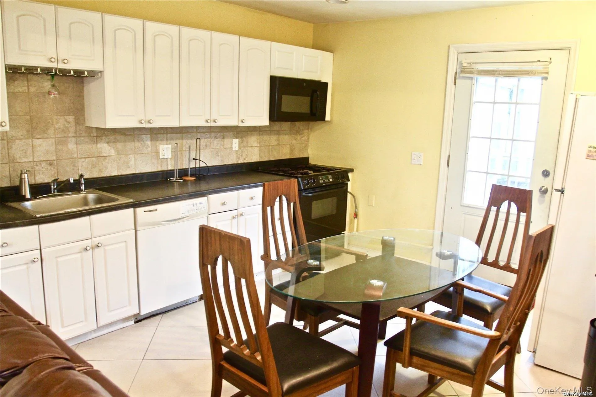 eat in kitchen eat in kitchen