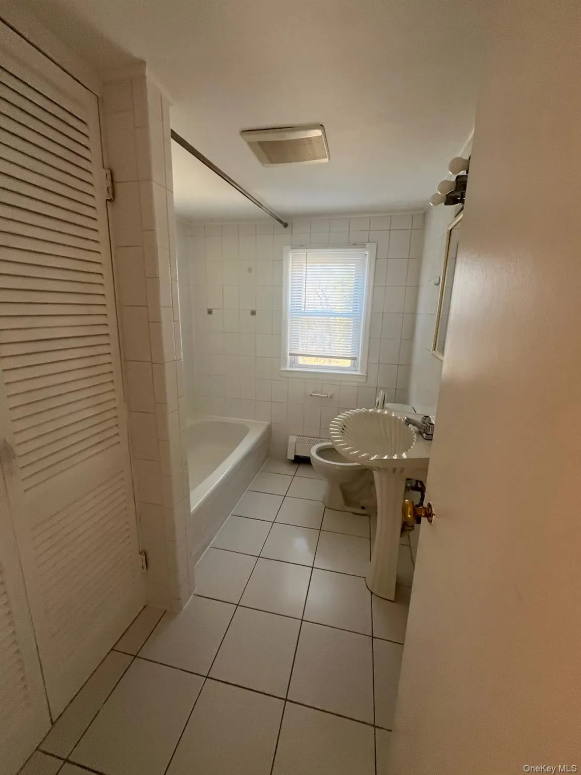 117 Blydenburg Avenue, Smithtown, NY, 4 Bedrooms Bedrooms, 6 Rooms Rooms,3 BathroomsBathrooms,Residential Lease,For Rent,Blydenburg,0,944144 117 Blydenburg Avenue, Smithtown, NY, 4 Bedrooms Bedrooms, 6 Rooms Rooms,3 BathroomsBathrooms,Residential Lease,For Rent,Blydenburg,0,944144