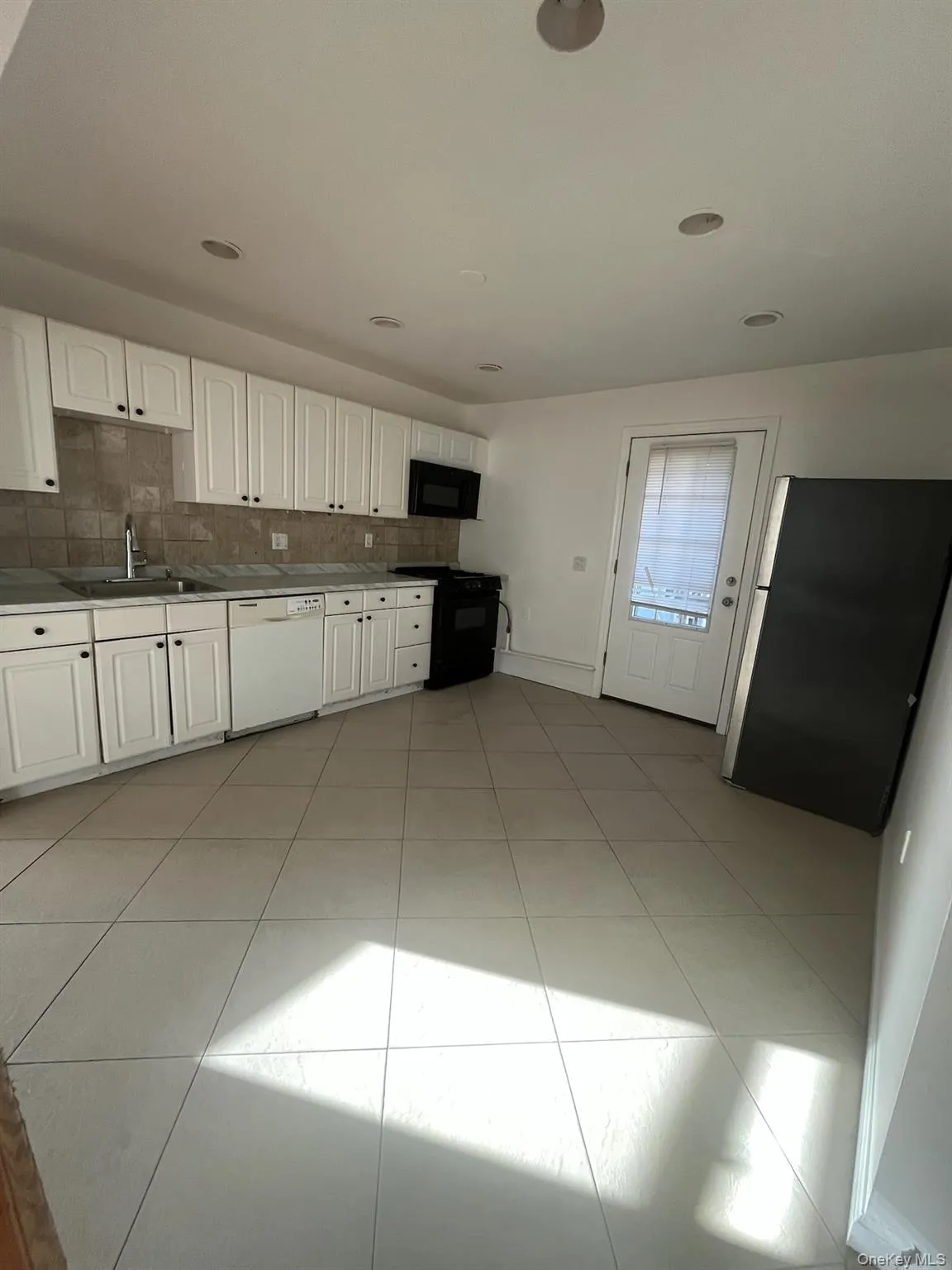 117 Blydenburg Avenue, Smithtown, NY, 4 Bedrooms Bedrooms, 6 Rooms Rooms,3 BathroomsBathrooms,Residential Lease,For Rent,Blydenburg,0,944144 117 Blydenburg Avenue, Smithtown, NY, 4 Bedrooms Bedrooms, 6 Rooms Rooms,3 BathroomsBathrooms,Residential Lease,For Rent,Blydenburg,0,944144