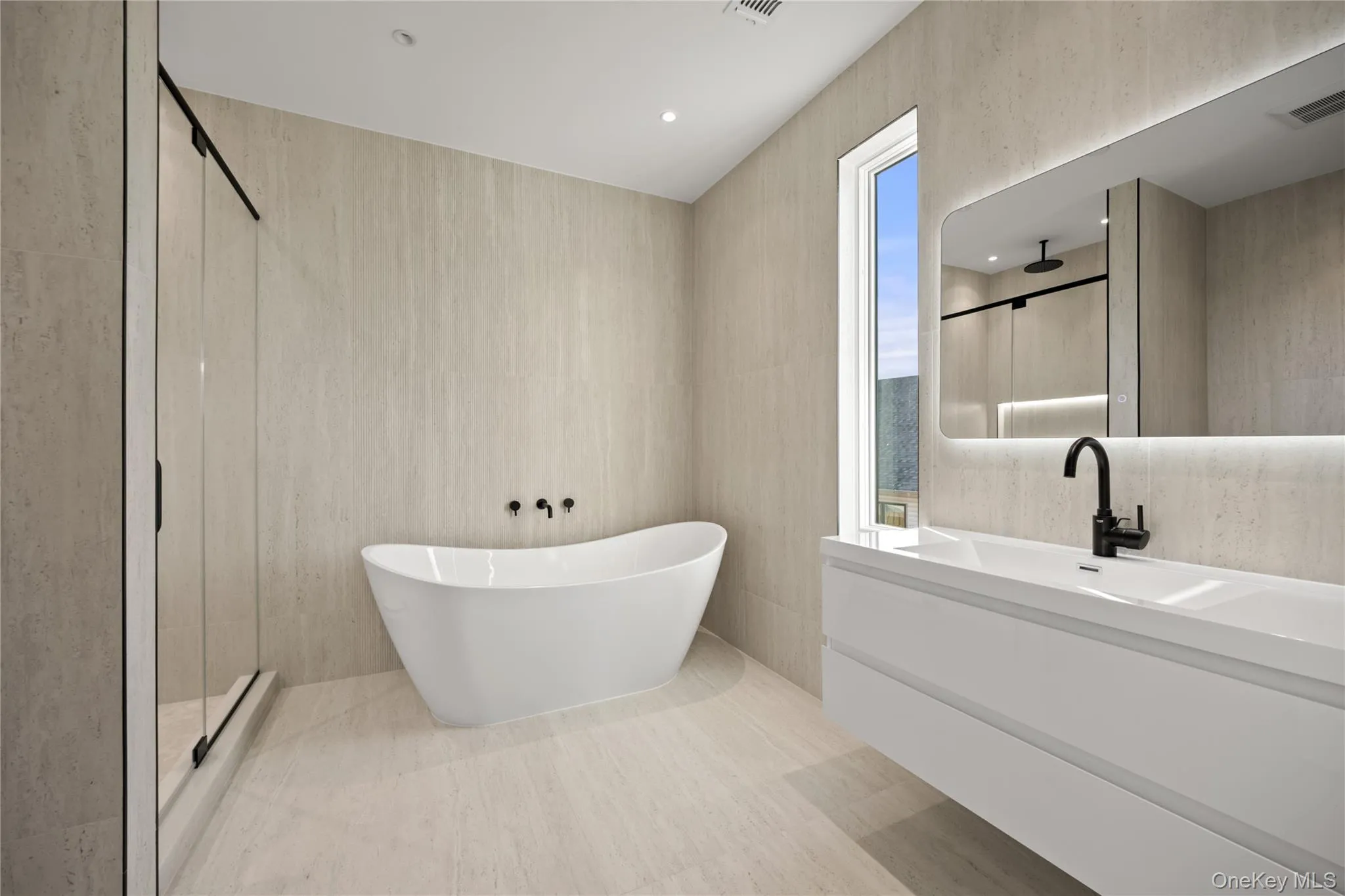 hotel-like spa bathroom hotel-like spa bathroom