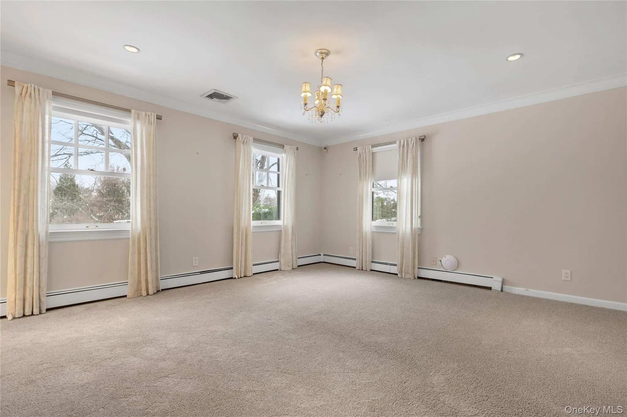 Sun-filled family bedroom with ensuite bathroom Sun-filled family bedroom with ensuite bathroom