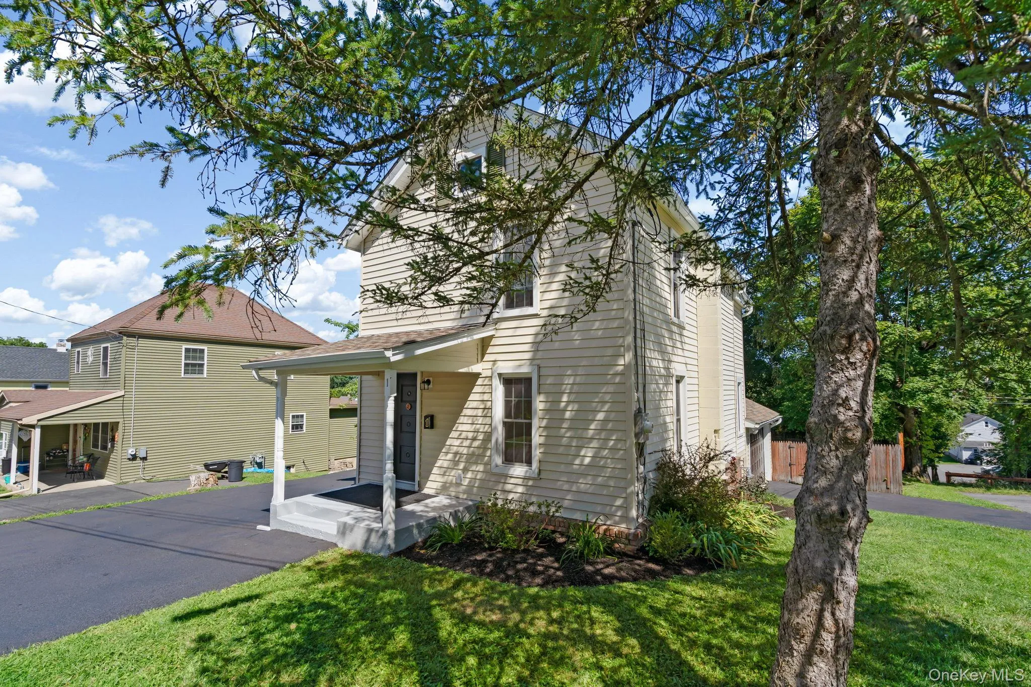 View of front of house featuring a front yard View of front of house featuring a front yard