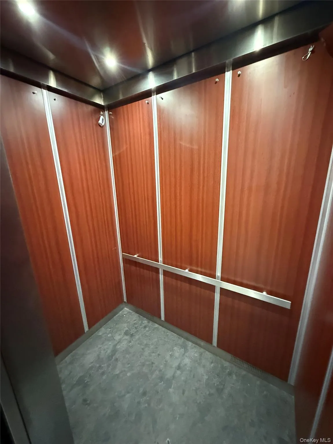 Elevator Elevator