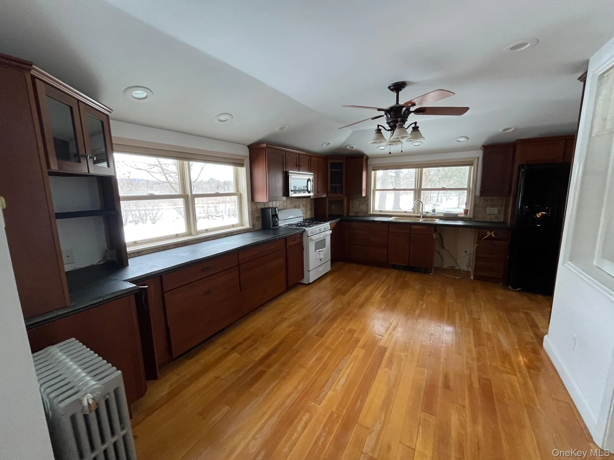 Eat-in Kitchen with ceiling fan Eat-in Kitchen with ceiling fan