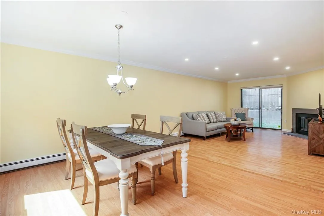 Crown Molding sets off spaces beautifully Crown Molding sets off spaces beautifully