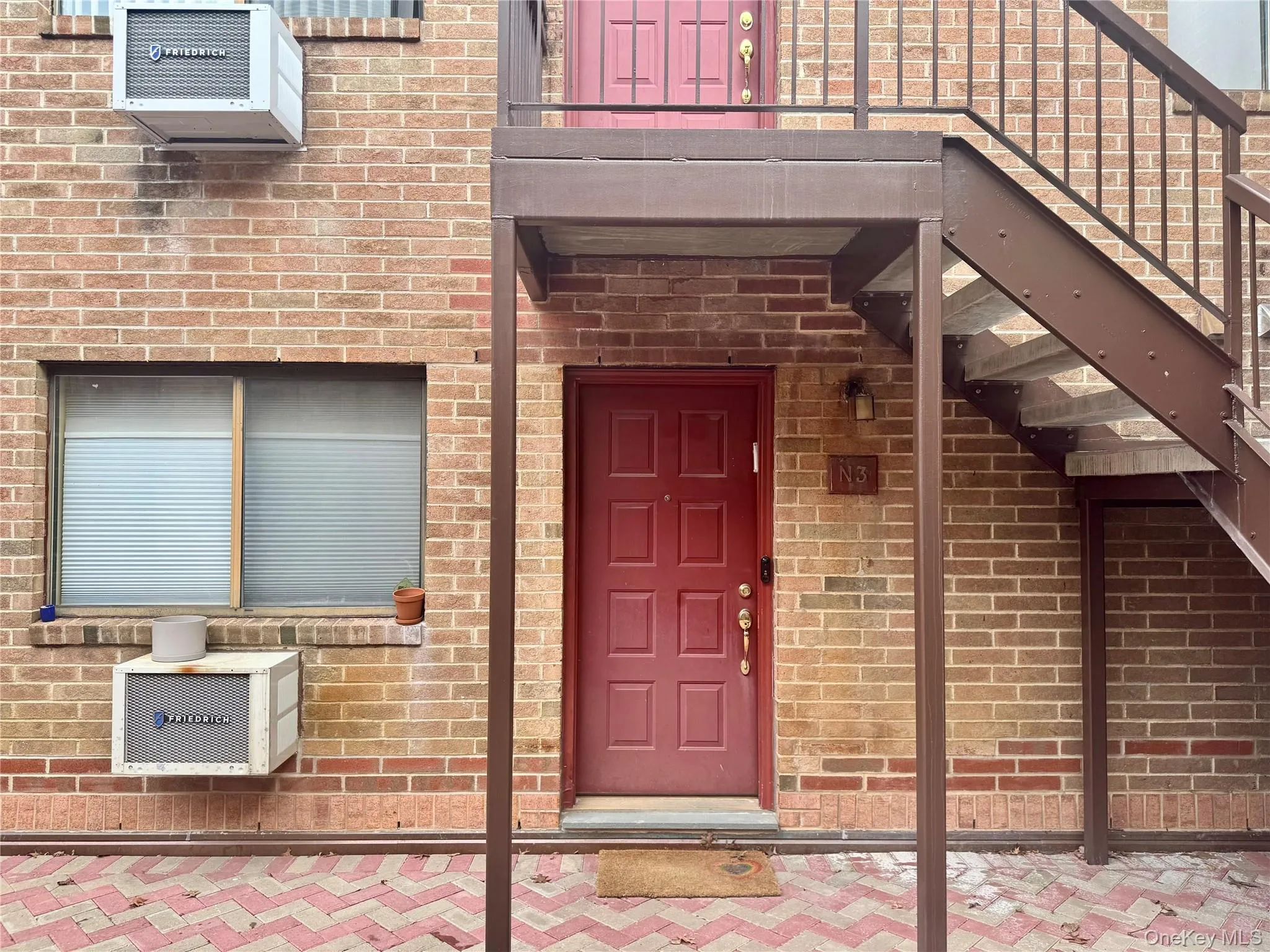 Welcome Home to 50 Dekalb Avenue, N3, a first floor condominium with patio. Welcome Home to 50 Dekalb Avenue, N3, a first floor condominium with patio.