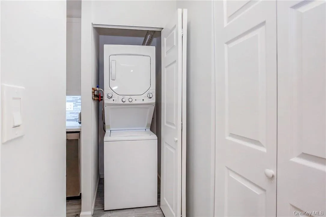 Private Washer/Dryer and spacious pantry Private Washer/Dryer and spacious pantry