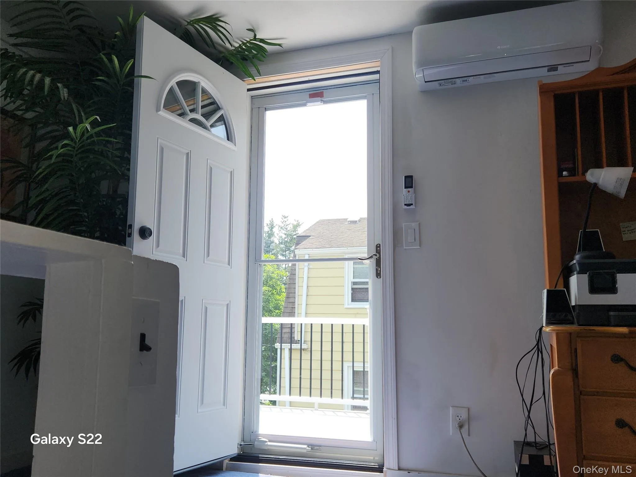 Foyer with a wall mounted AC Foyer with a wall mounted AC