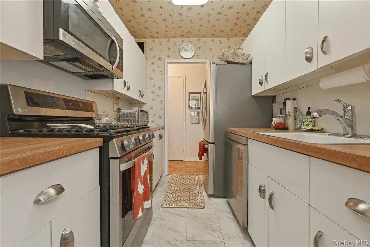 166-25 Powells Cove Boulevard, New York, NY, 2 Bedrooms Bedrooms, 5 Rooms Rooms,2 BathroomsBathrooms,Residential,For Rent,Powells Cove,0,KEY944439 166-25 Powells Cove Boulevard, New York, NY, 2 Bedrooms Bedrooms, 5 Rooms Rooms,2 BathroomsBathrooms,Residential,For Rent,Powells Cove,0,KEY944439