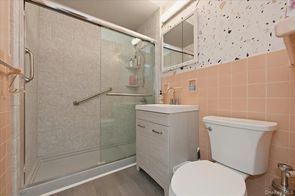 166-25 Powells Cove Boulevard, New York, NY, 2 Bedrooms Bedrooms, 5 Rooms Rooms,2 BathroomsBathrooms,Residential,For Rent,Powells Cove,0,KEY944439 166-25 Powells Cove Boulevard, New York, NY, 2 Bedrooms Bedrooms, 5 Rooms Rooms,2 BathroomsBathrooms,Residential,For Rent,Powells Cove,0,KEY944439