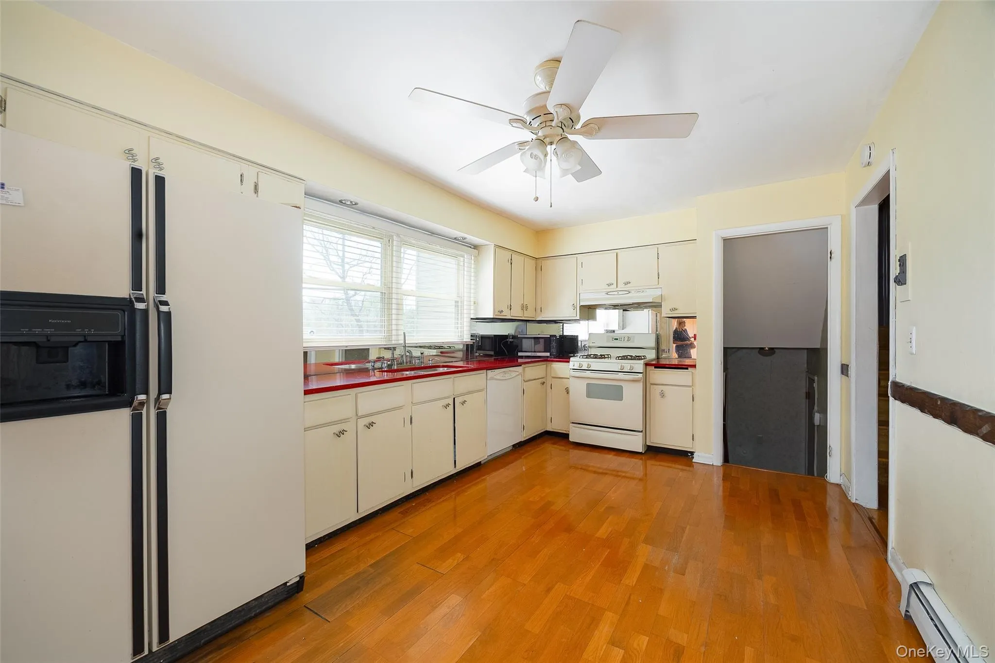 Bright spacious kitchen Bright spacious kitchen