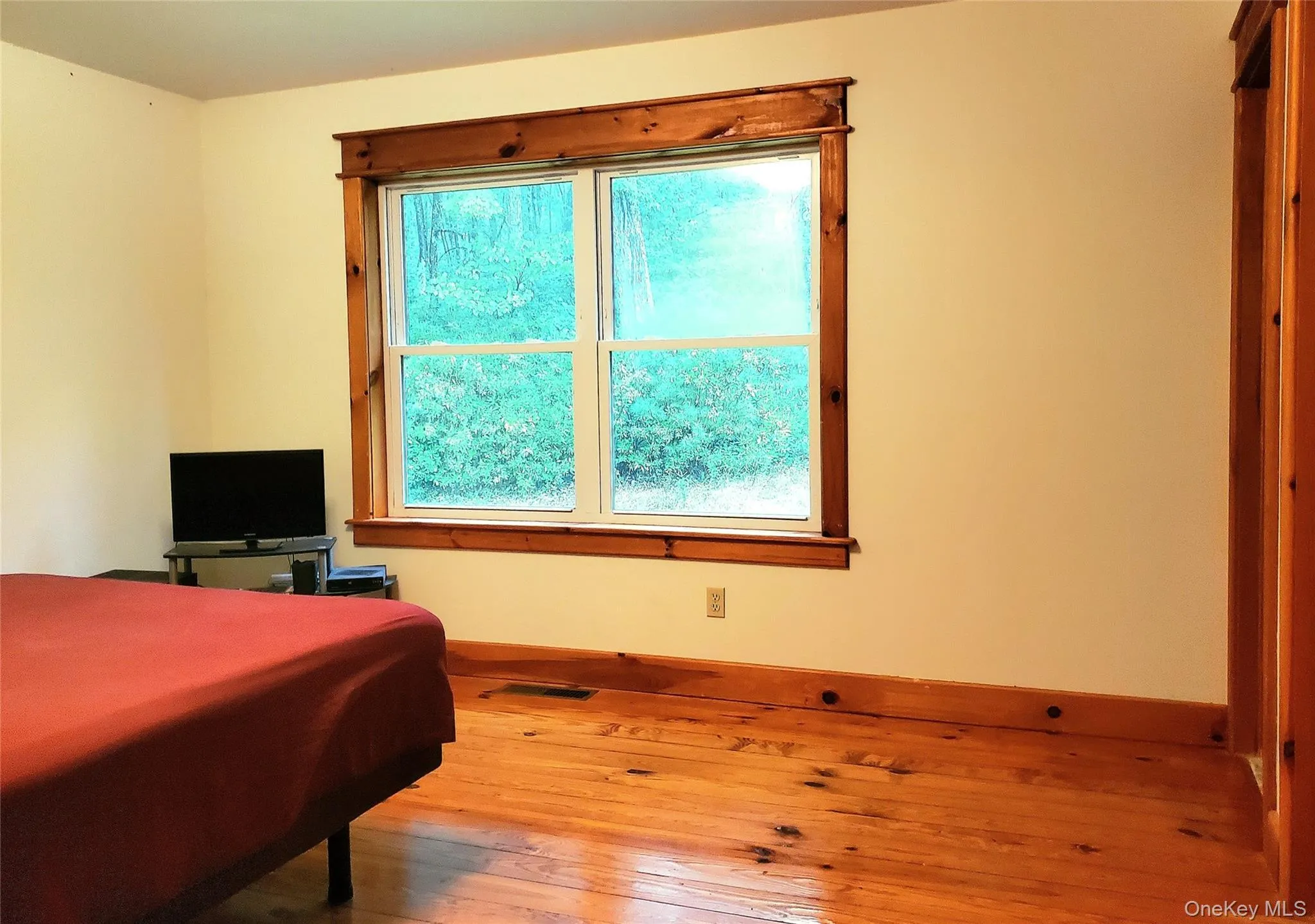 Hardwood knotty pine floors, wood details and doors. Neutral paint. Hardwood knotty pine floors, wood details and doors. Neutral paint.