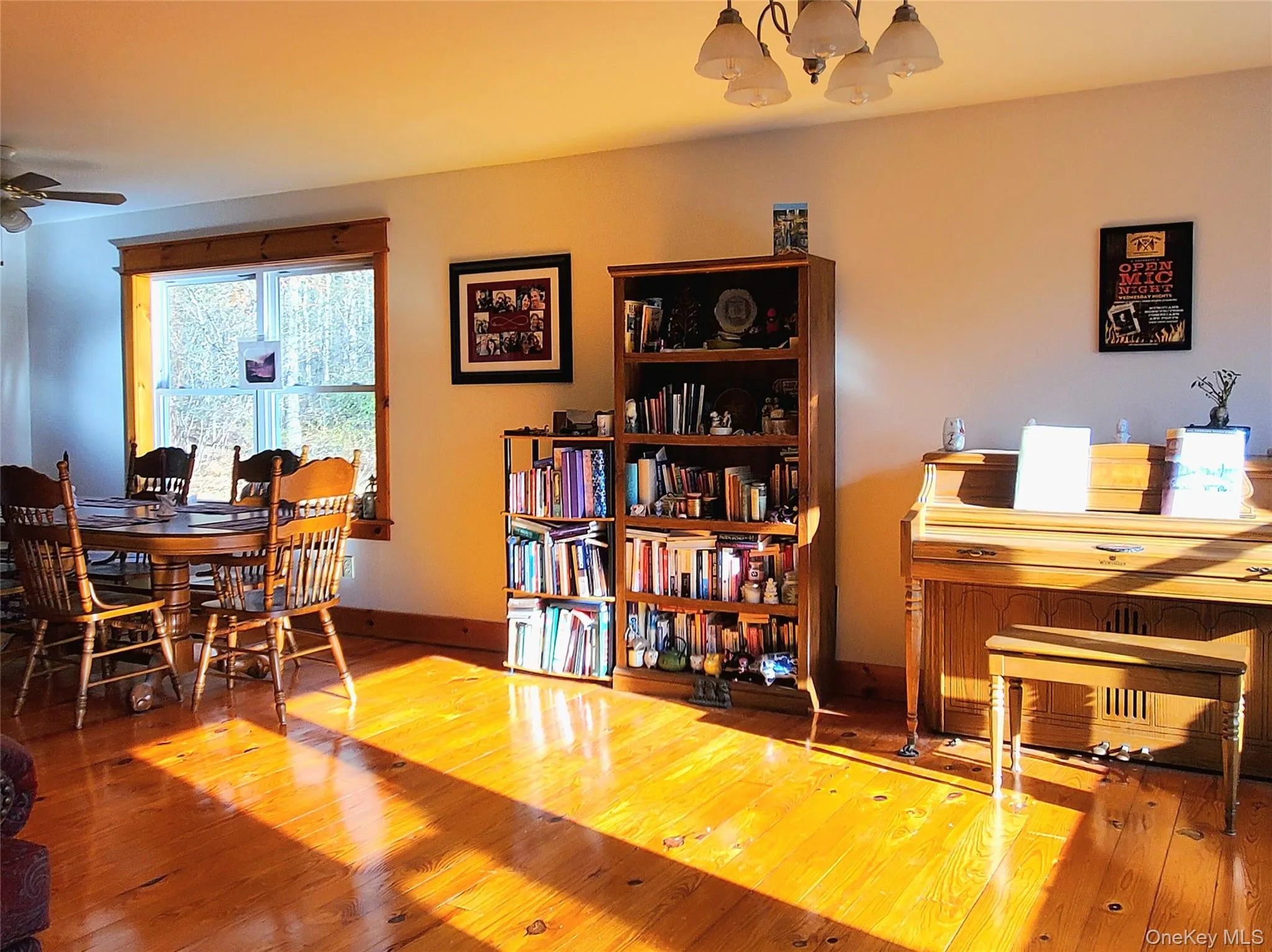 Bright, open floor plan Bright, open floor plan