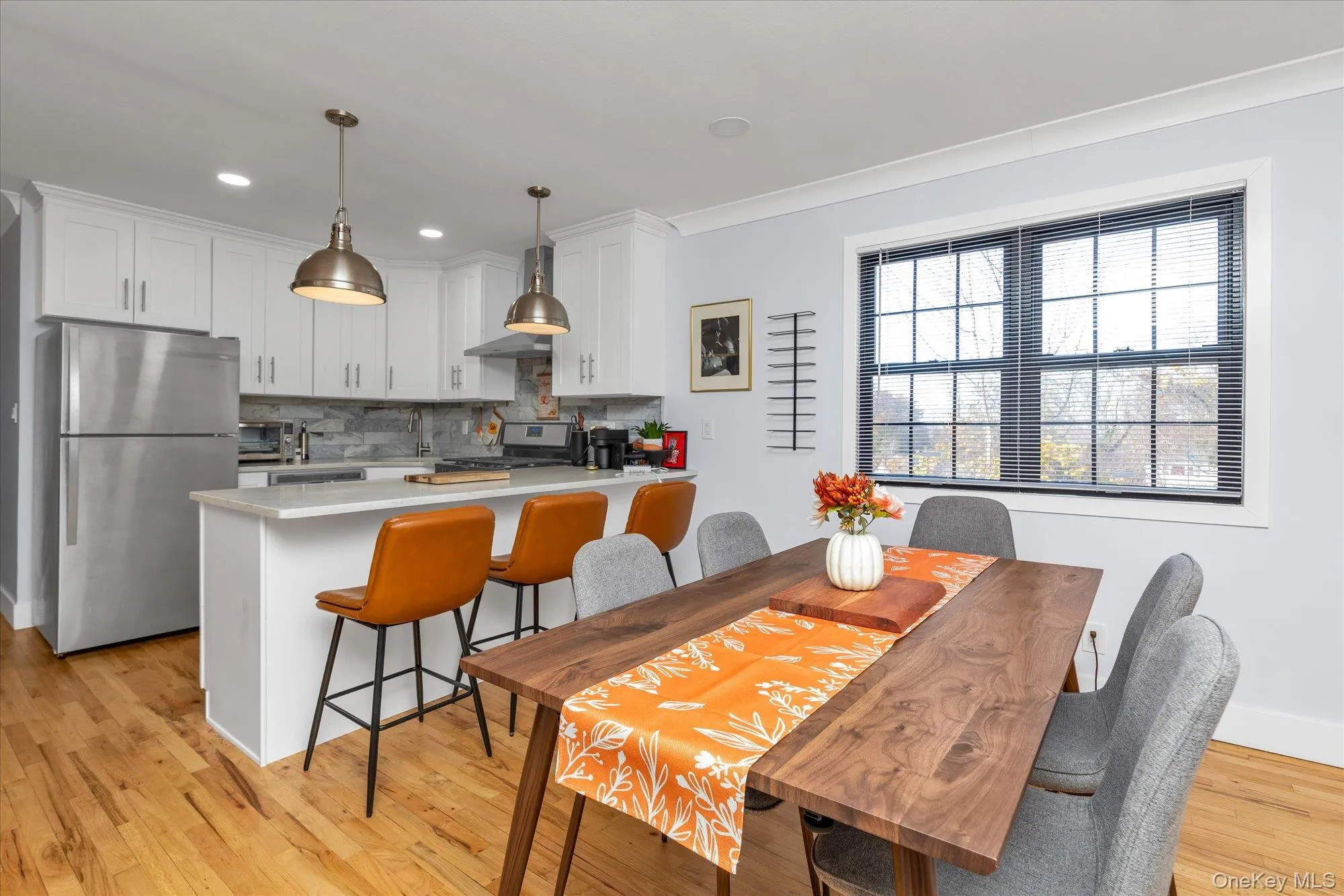 Opens to kitchen Opens to kitchen