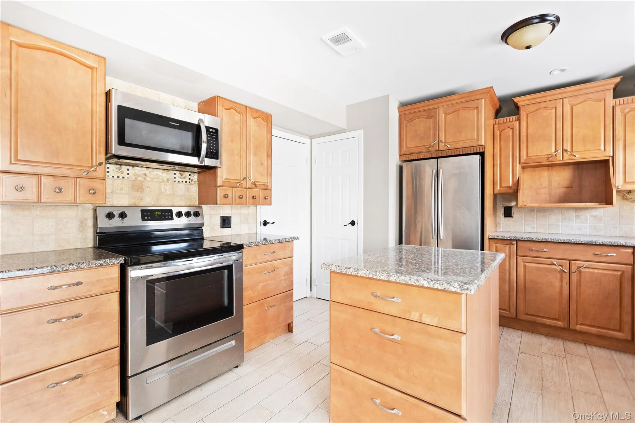 10 Bartlett Commons, Brookhaven, NY, 2 Bedrooms Bedrooms, 5 Rooms Rooms,1 BathroomBathrooms,Residential Lease,Idx,Bartlett Commons,0,944591 10 Bartlett Commons, Brookhaven, NY, 2 Bedrooms Bedrooms, 5 Rooms Rooms,1 BathroomBathrooms,Residential Lease,Idx,Bartlett Commons,0,944591