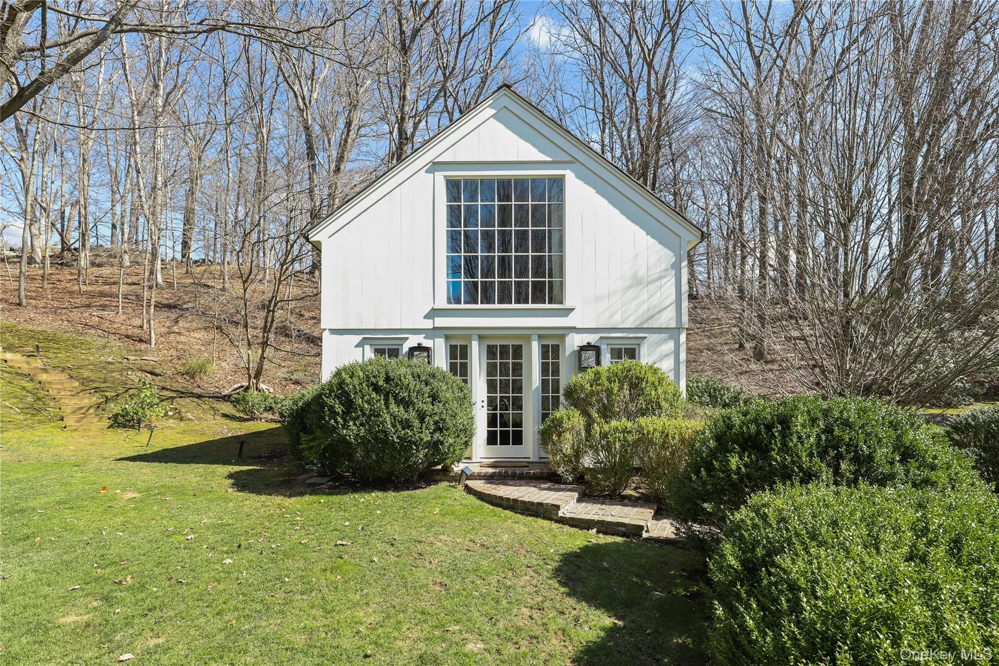 Huge studio above carriage house/garage with fireplace and bath Huge studio above carriage house/garage with fireplace and bath
