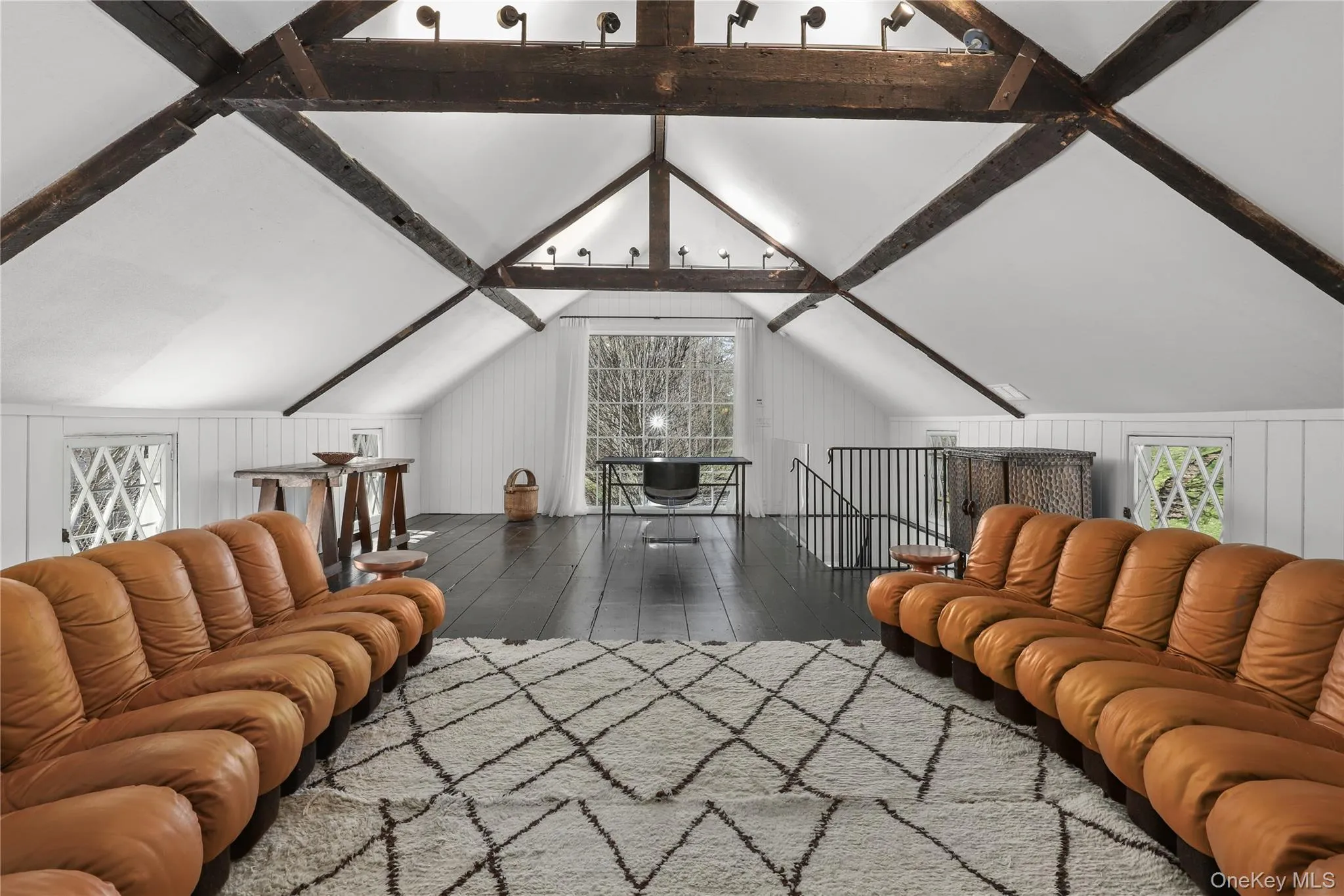 Huge studio/office above carriage house/garage with fireplace, wet bar and bath Huge studio/office above carriage house/garage with fireplace, wet bar and bath