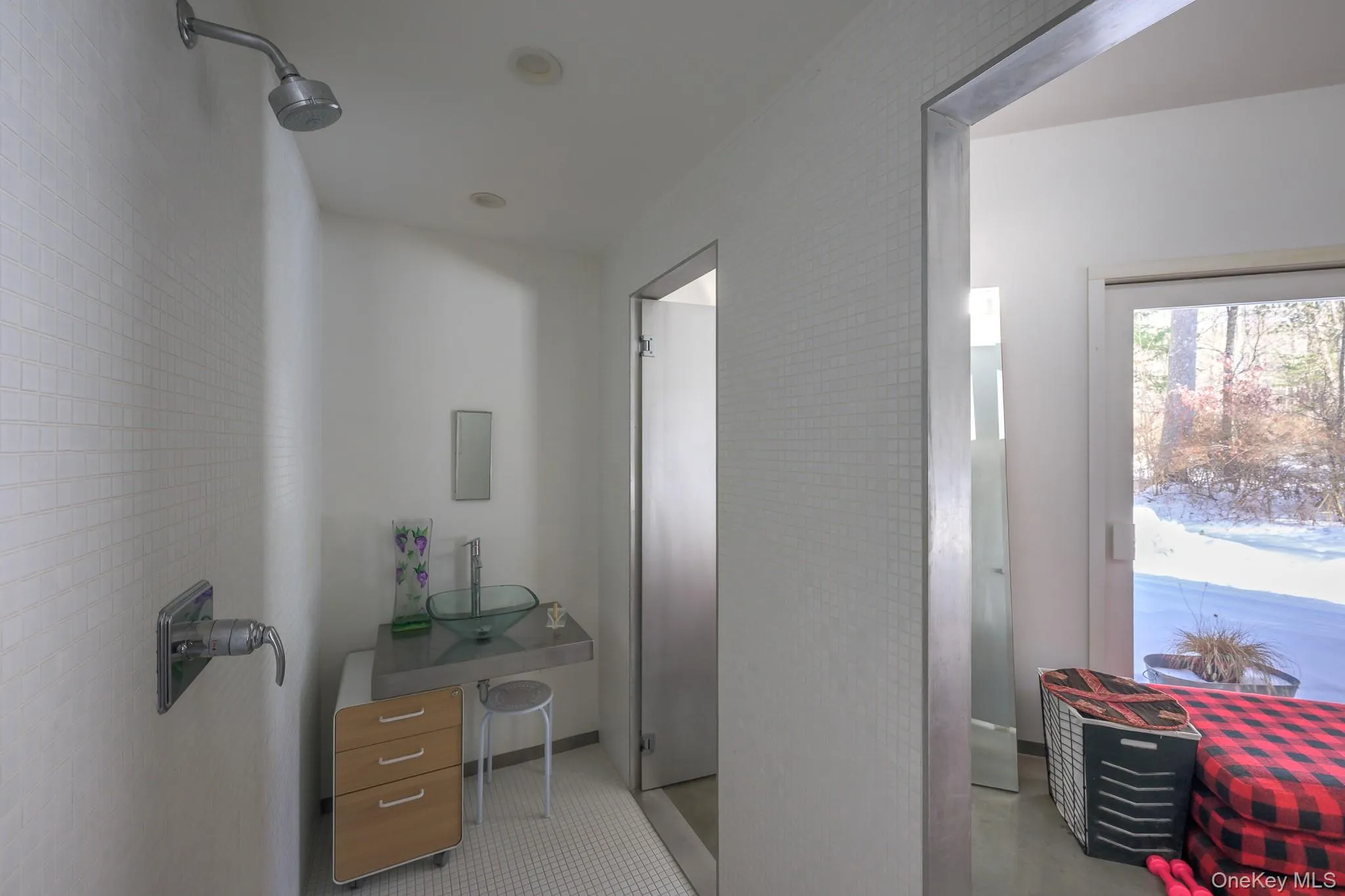 Hall with a sink Hall with a sink