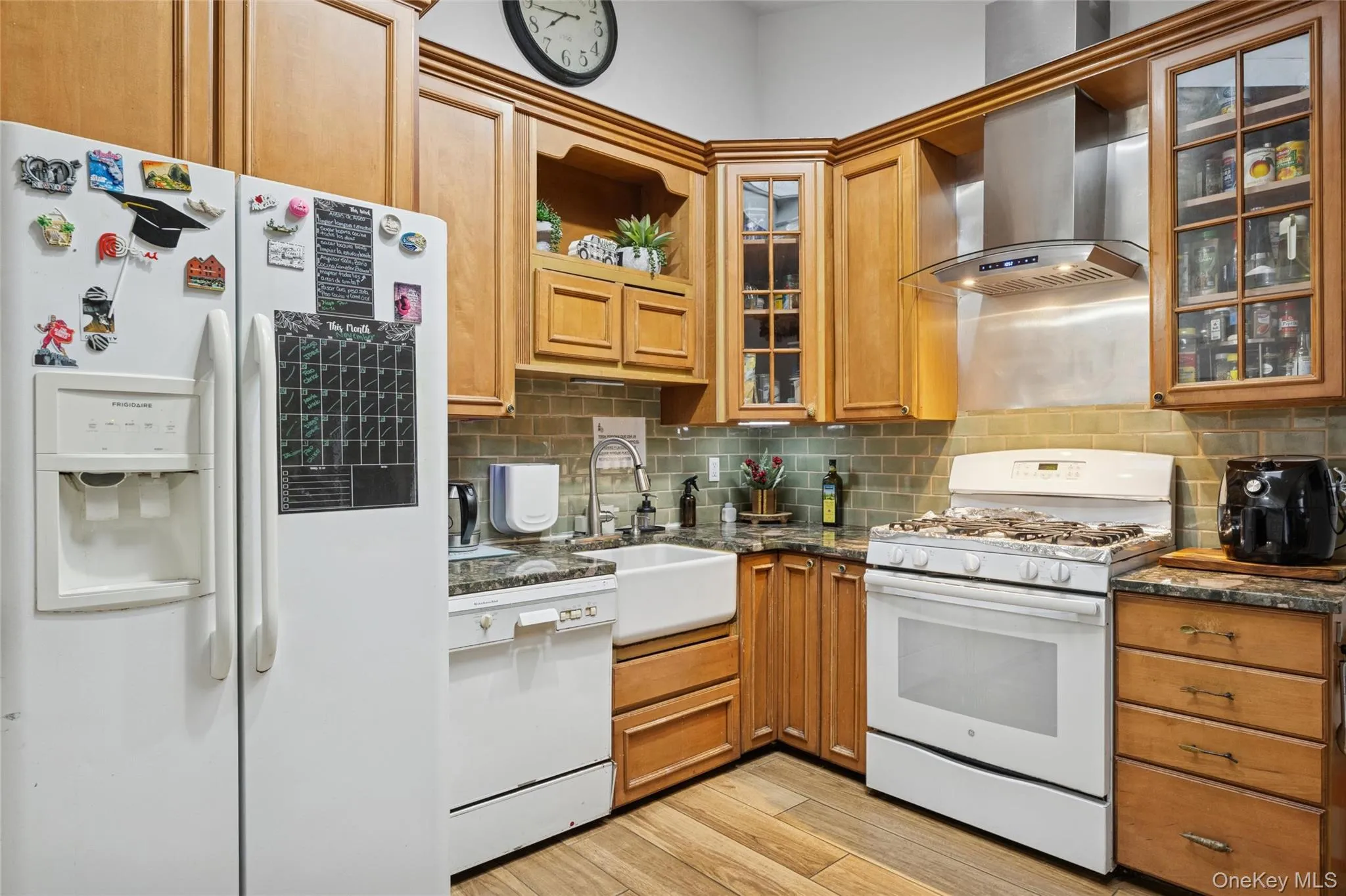Eat In Kitchen w/Skylights Eat In Kitchen w/Skylights