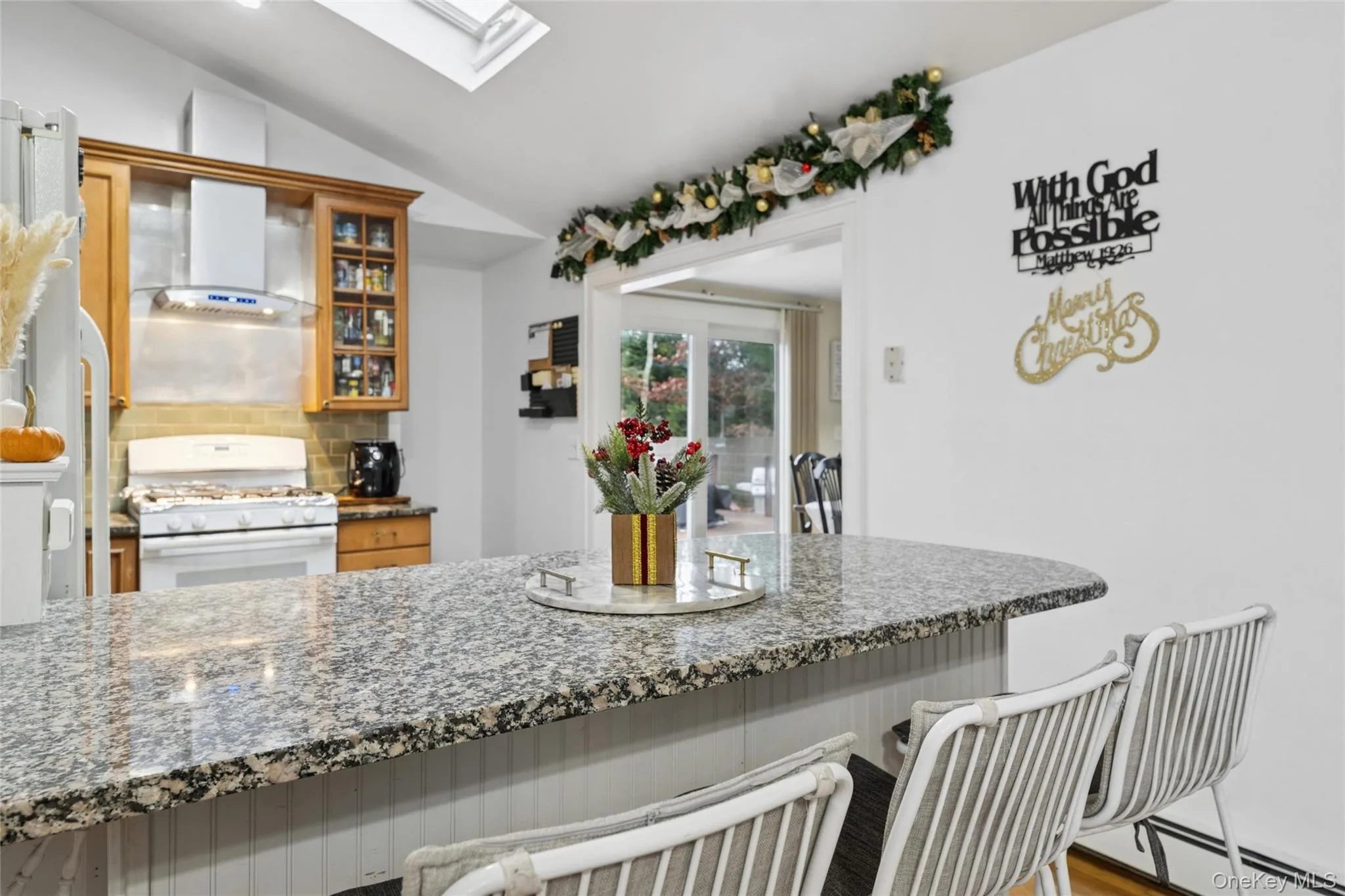 Eat In Kitchen w/Skylights Eat In Kitchen w/Skylights