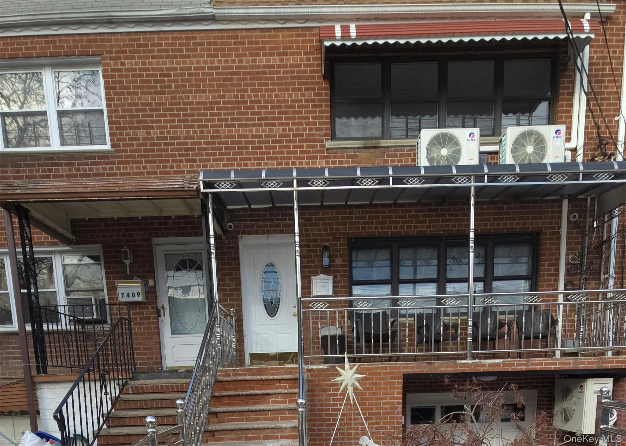 Unit on the right side Unit on the right side