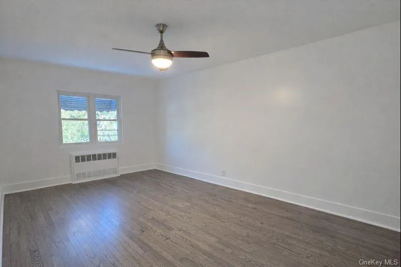 King Size Primary Bedroom w/Closet System King Size Primary Bedroom w/Closet System