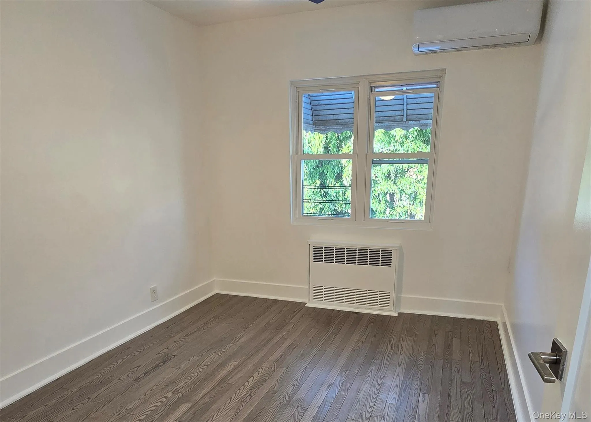 Queen size 2nd Bedroom different view Queen size 2nd Bedroom different view