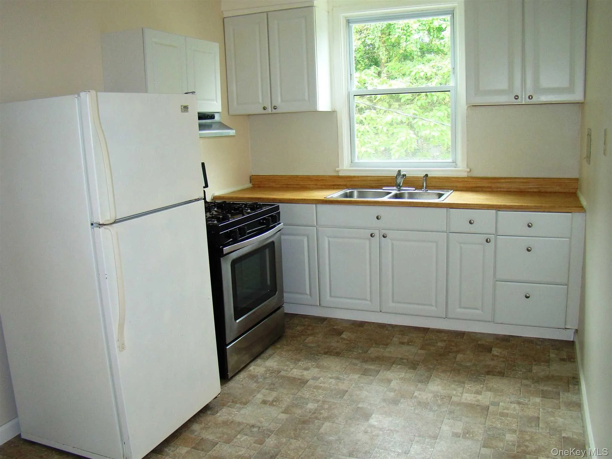 28 Vernon Terrace, Poughkeepsie, NY, 2 Bedrooms Bedrooms, 4 Rooms Rooms,1 BathroomBathrooms,Residential Lease,Idx,Vernon,0,945053 28 Vernon Terrace, Poughkeepsie, NY, 2 Bedrooms Bedrooms, 4 Rooms Rooms,1 BathroomBathrooms,Residential Lease,Idx,Vernon,0,945053