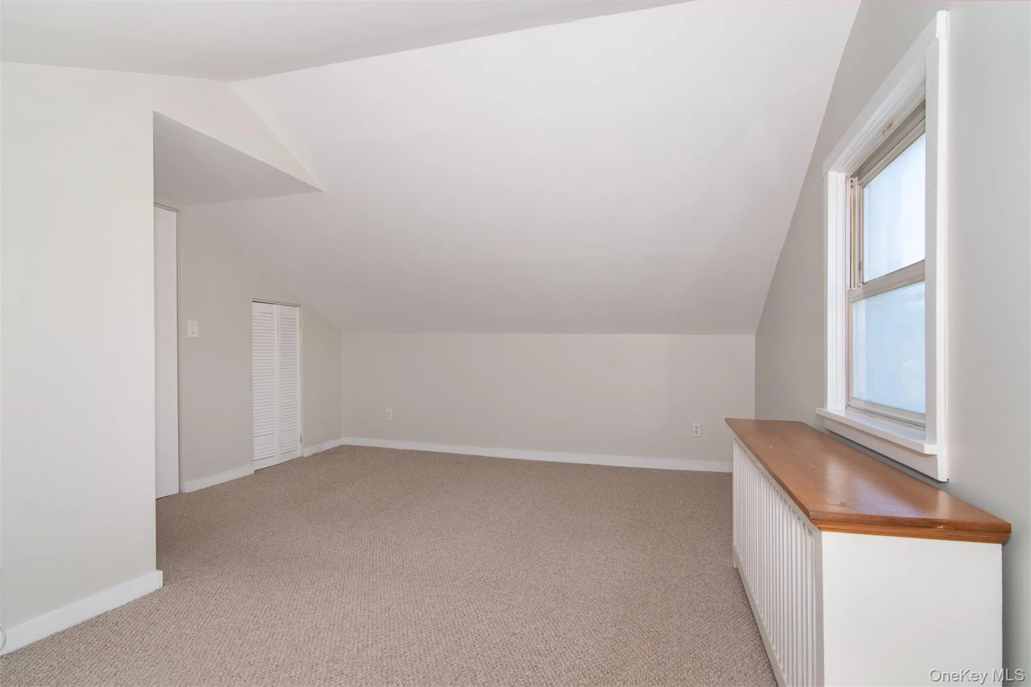 Another view of this spacious bedroom. Another view of this spacious bedroom.
