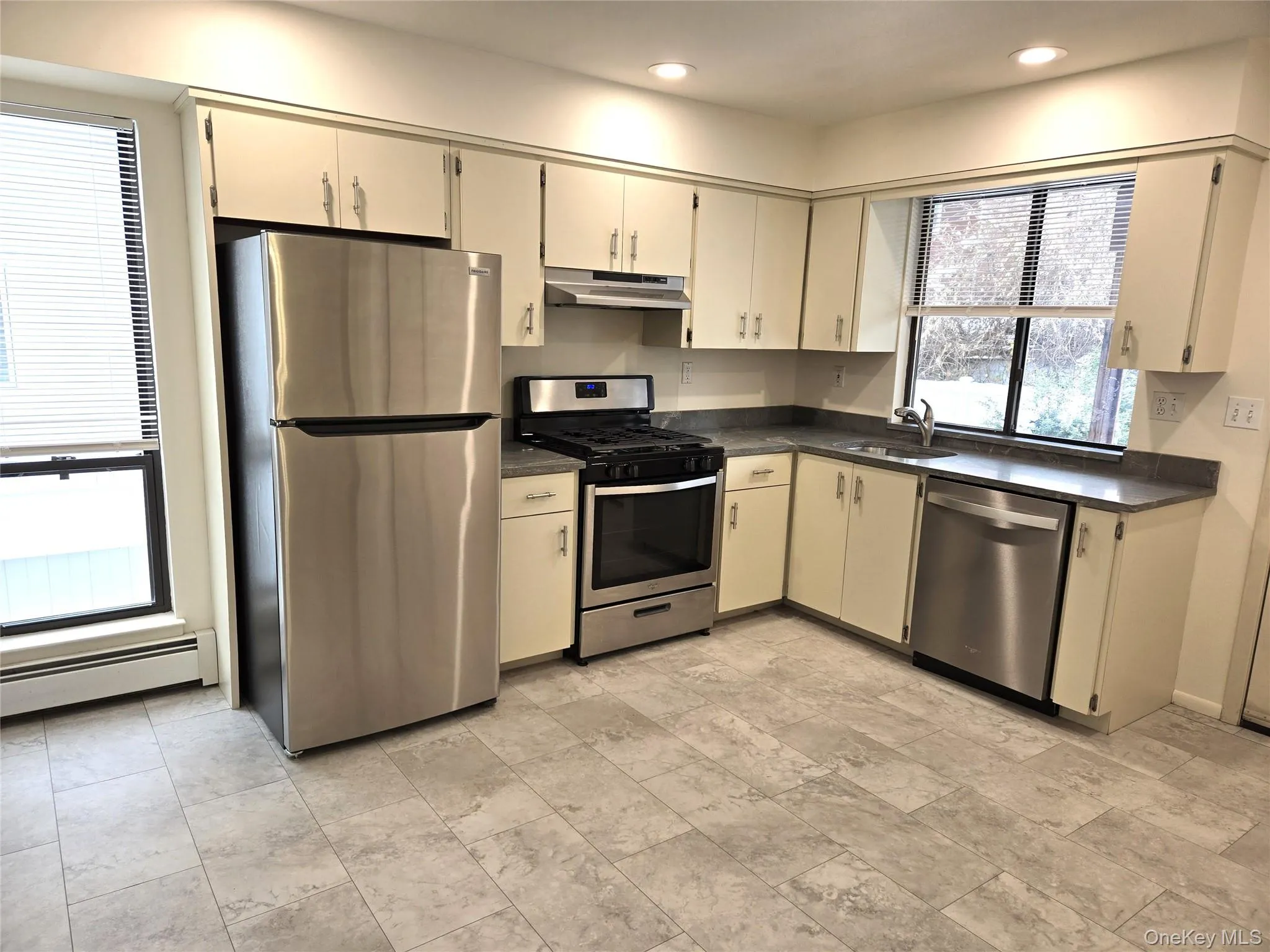 90 Graywood Road, North Hempstead, NY, 4 Bedrooms Bedrooms, 8 Rooms Rooms,3 BathroomsBathrooms,Residential Lease,Idx,Graywood,0,945115 90 Graywood Road, North Hempstead, NY, 4 Bedrooms Bedrooms, 8 Rooms Rooms,3 BathroomsBathrooms,Residential Lease,Idx,Graywood,0,945115