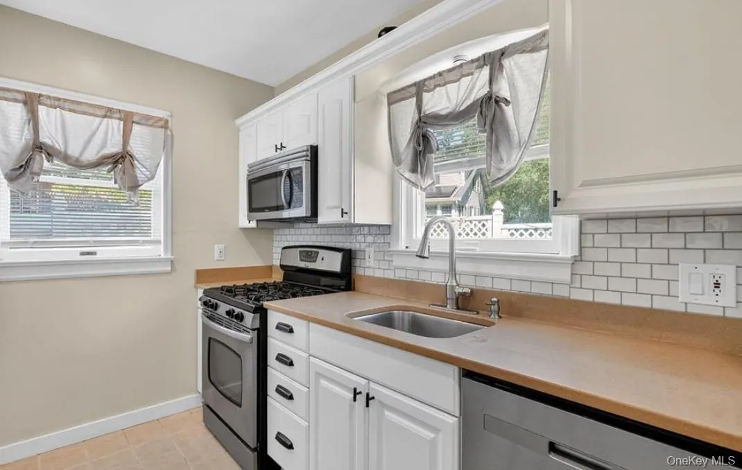 Not one but two Kitchen windows! Not one but two Kitchen windows!