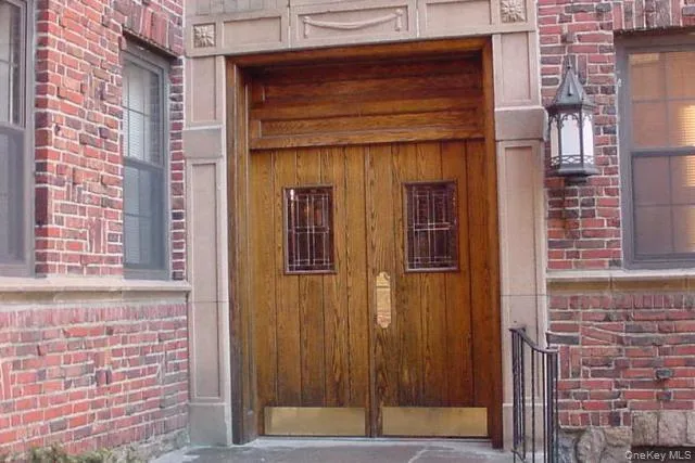 The Northgate is a pre-war building and the closets Garth Road residential building to the Scarsdale Metro North Train Station. The elevators have recently been replaced and public areas updated. Individual storage bins for a small fee. Expanded cable is included. The Northgate is a pre-war building and the closets Garth Road residential building to the Scarsdale Metro North Train Station. The elevators have recently been replaced and public areas updated. Individual storage bins for a small fee. Expanded cable is included.