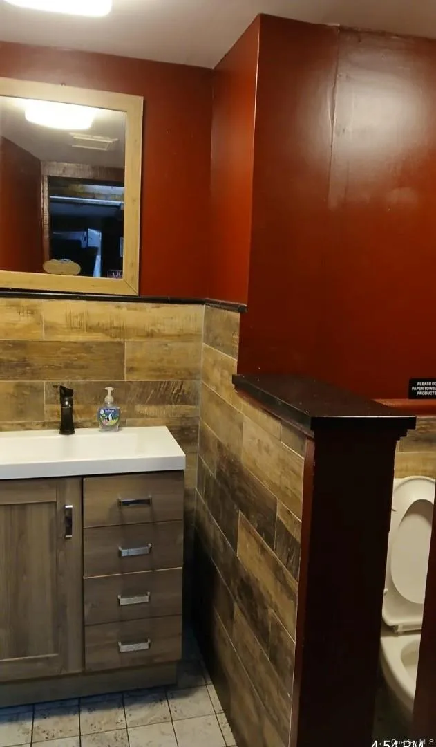 Bathroom with vanity Bathroom with vanity