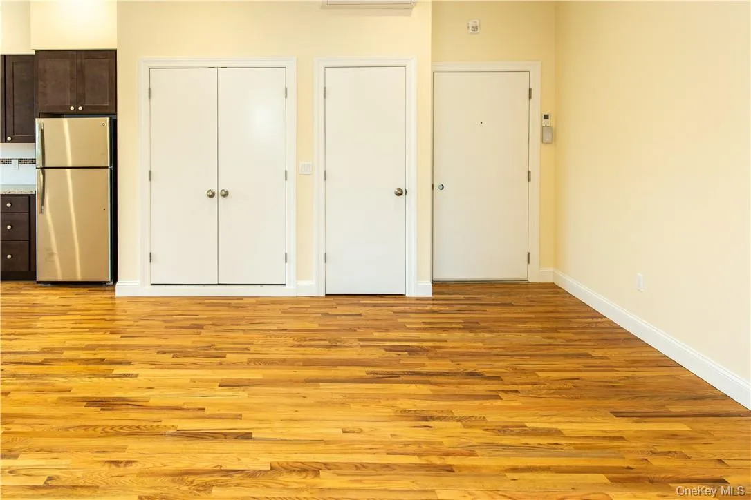 Oak hardwood flooring throughout each unit. Oak hardwood flooring throughout each unit.