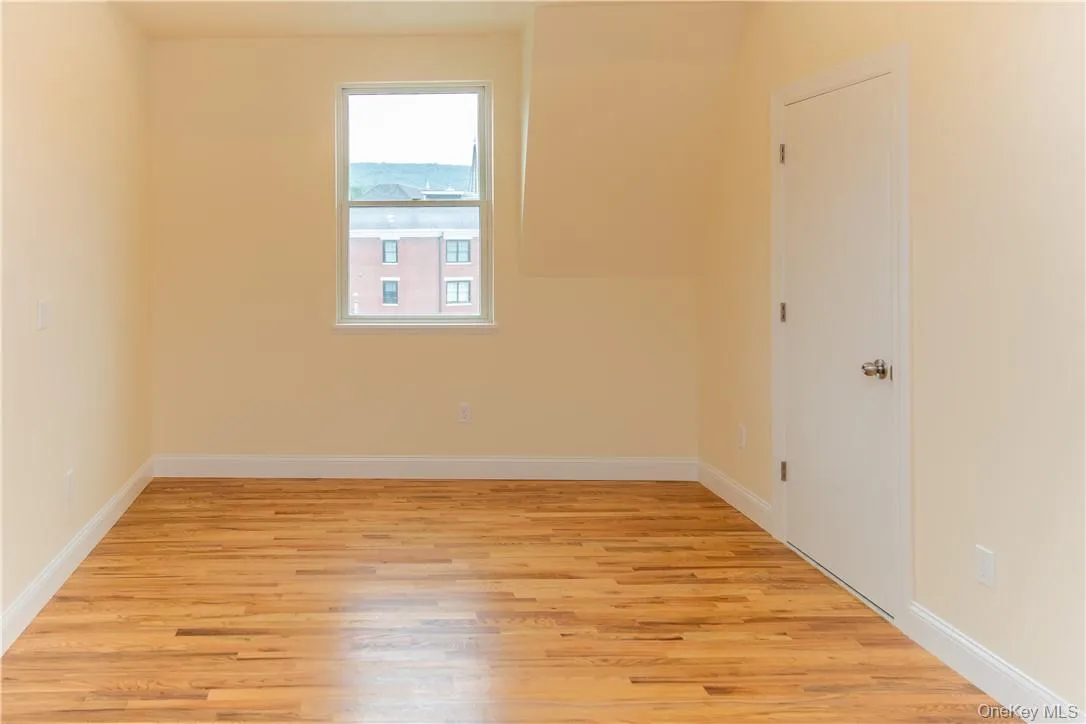 The B units have an 10.7 x 11 sitting area. The B units have an 10.7 x 11 sitting area.