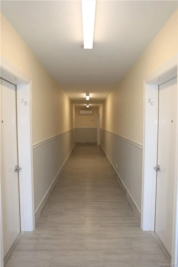 There are 4 apartments per floor on floors 2-4. There are 4 apartments per floor on floors 2-4.