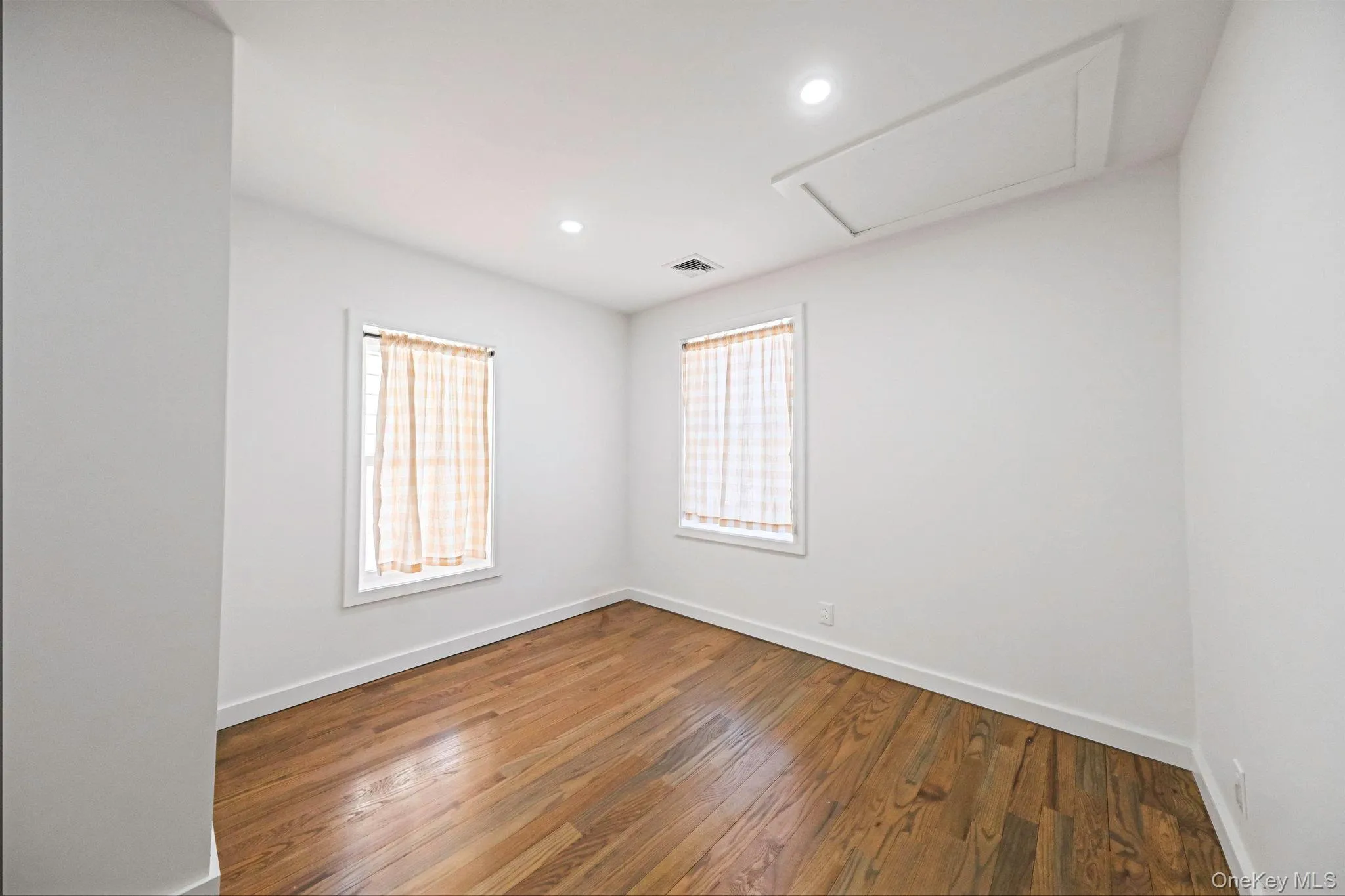 46 Maxwell Avenue, Oyster Bay, NY, 2 Bedrooms Bedrooms, 4 Rooms Rooms,1 BathroomBathrooms,Residential Lease,For Rent,Maxwell,0,945352 46 Maxwell Avenue, Oyster Bay, NY, 2 Bedrooms Bedrooms, 4 Rooms Rooms,1 BathroomBathrooms,Residential Lease,For Rent,Maxwell,0,945352