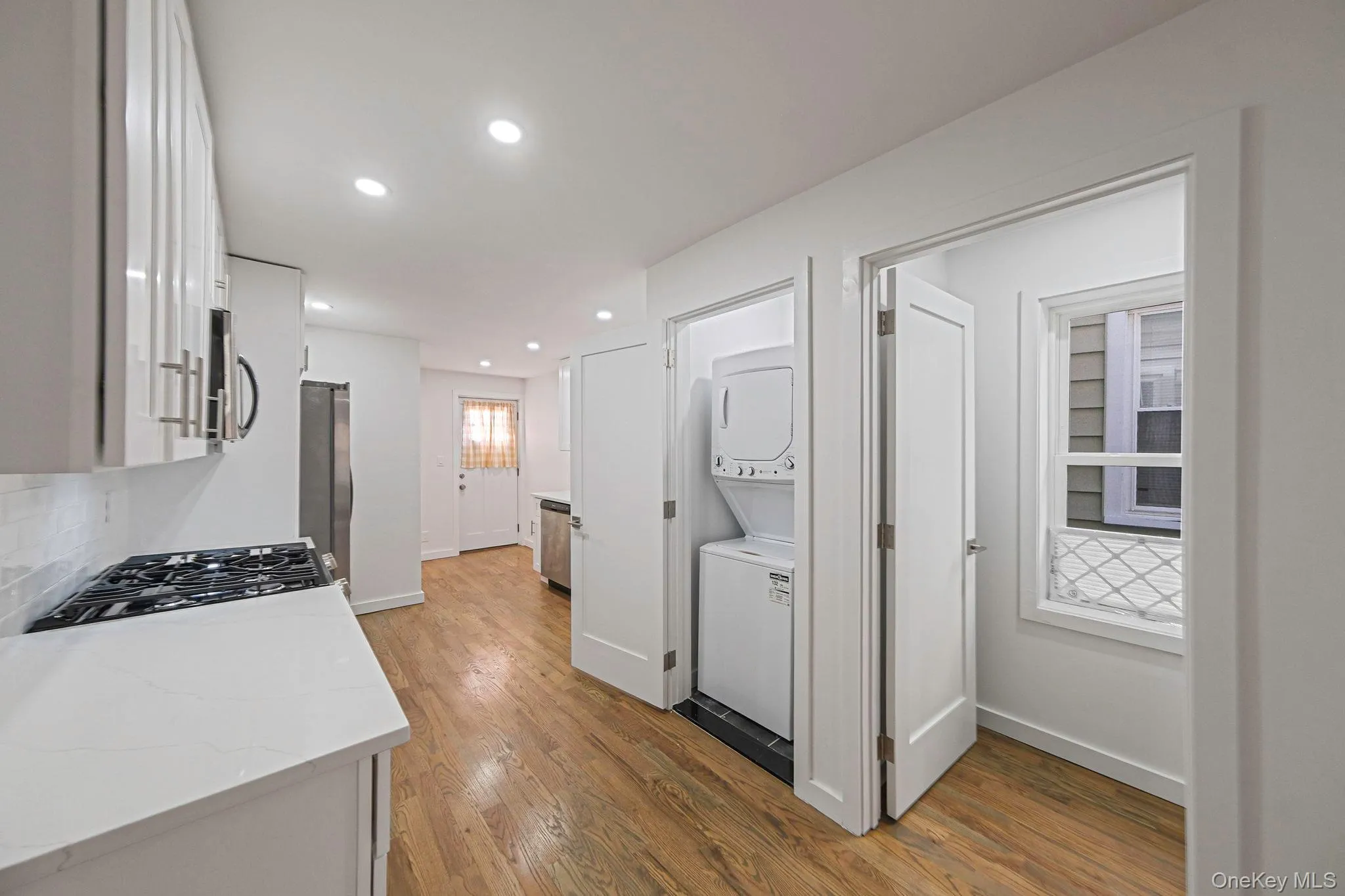 46 Maxwell Avenue, Oyster Bay, NY, 2 Bedrooms Bedrooms, 4 Rooms Rooms,1 BathroomBathrooms,Residential Lease,For Rent,Maxwell,0,945352 46 Maxwell Avenue, Oyster Bay, NY, 2 Bedrooms Bedrooms, 4 Rooms Rooms,1 BathroomBathrooms,Residential Lease,For Rent,Maxwell,0,945352