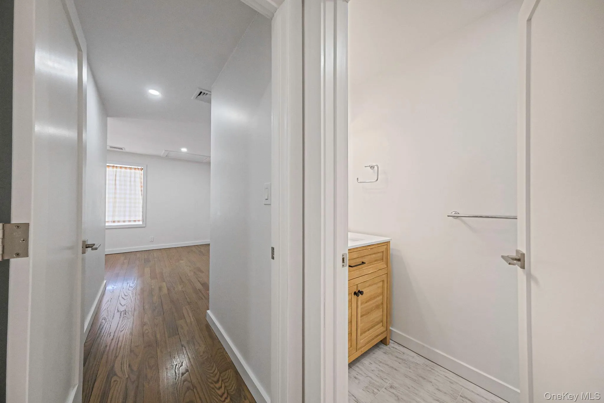 46 Maxwell Avenue, Oyster Bay, NY, 2 Bedrooms Bedrooms, 4 Rooms Rooms,1 BathroomBathrooms,Residential Lease,For Rent,Maxwell,0,945352 46 Maxwell Avenue, Oyster Bay, NY, 2 Bedrooms Bedrooms, 4 Rooms Rooms,1 BathroomBathrooms,Residential Lease,For Rent,Maxwell,0,945352