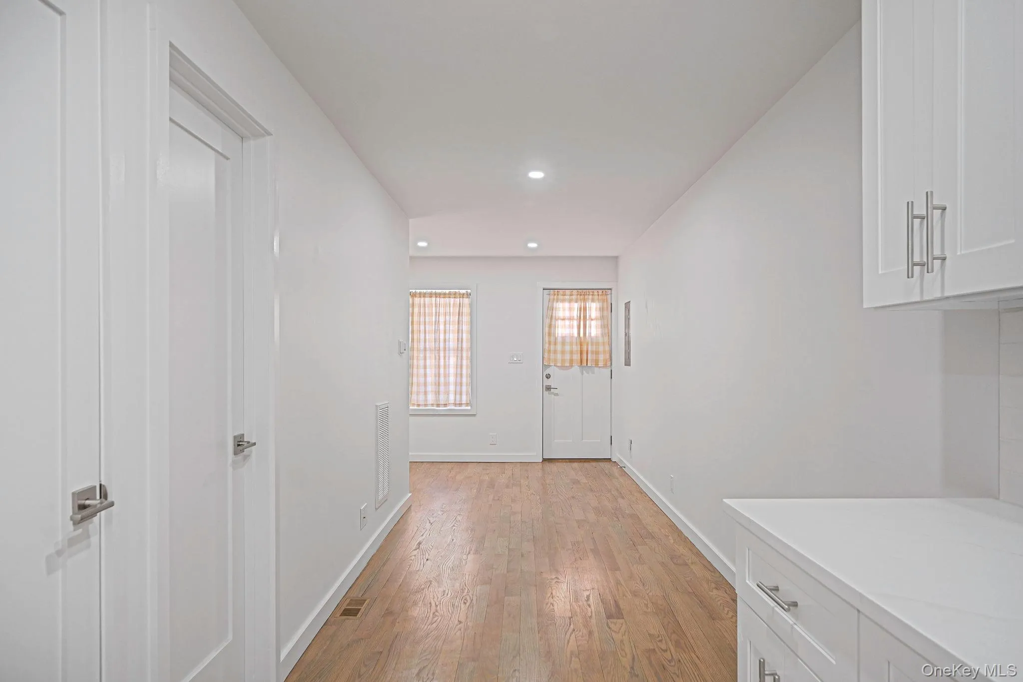 46 Maxwell Avenue, Oyster Bay, NY, 2 Bedrooms Bedrooms, 4 Rooms Rooms,1 BathroomBathrooms,Residential Lease,For Rent,Maxwell,0,945352 46 Maxwell Avenue, Oyster Bay, NY, 2 Bedrooms Bedrooms, 4 Rooms Rooms,1 BathroomBathrooms,Residential Lease,For Rent,Maxwell,0,945352