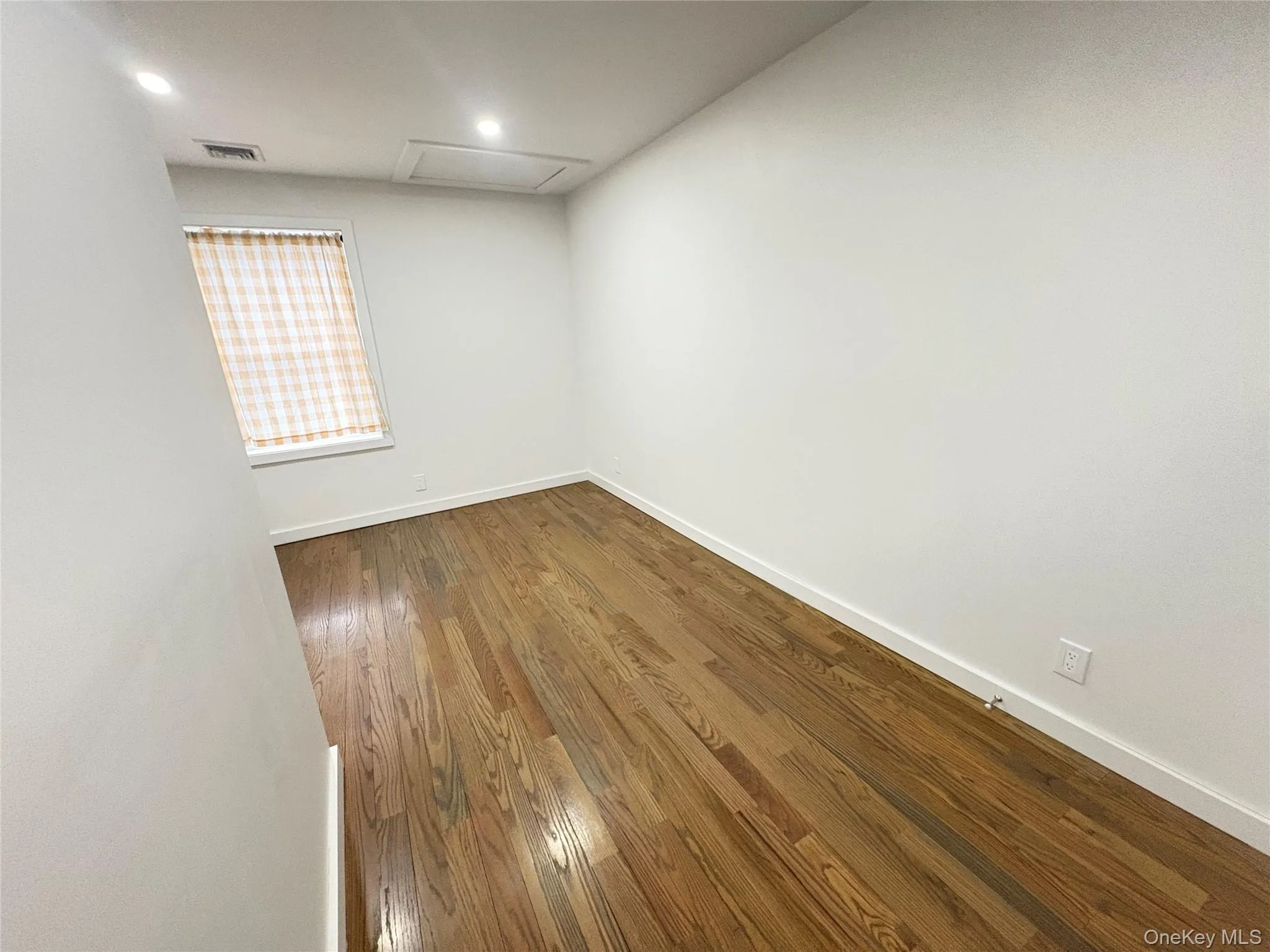 46 Maxwell Avenue, Oyster Bay, NY, 2 Bedrooms Bedrooms, 4 Rooms Rooms,1 BathroomBathrooms,Residential Lease,For Rent,Maxwell,0,945352 46 Maxwell Avenue, Oyster Bay, NY, 2 Bedrooms Bedrooms, 4 Rooms Rooms,1 BathroomBathrooms,Residential Lease,For Rent,Maxwell,0,945352