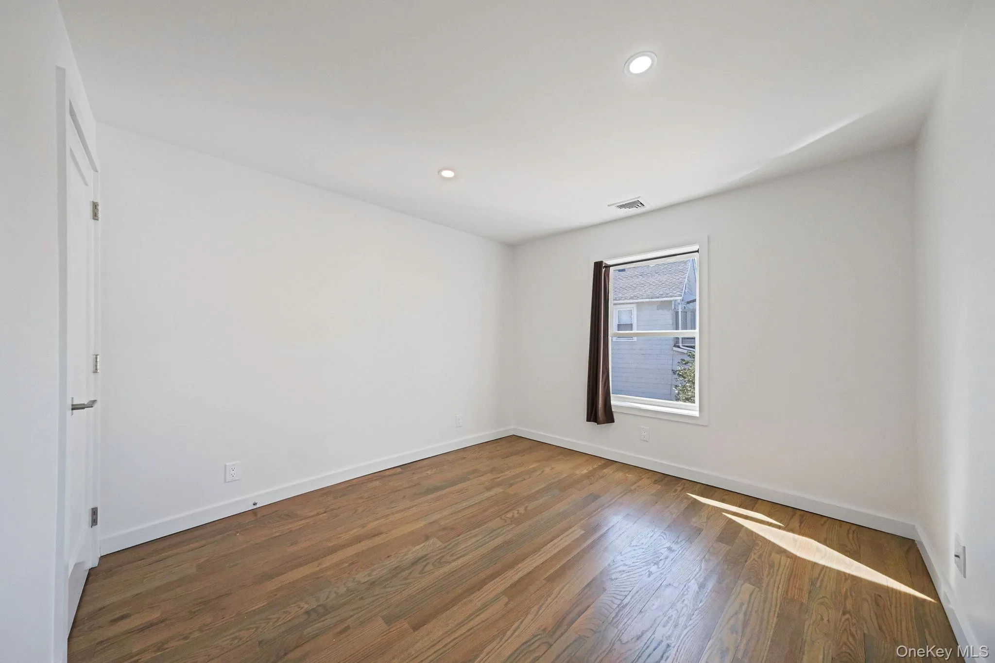 46 Maxwell Avenue, Oyster Bay, NY, 2 Bedrooms Bedrooms, 4 Rooms Rooms,1 BathroomBathrooms,Residential Lease,For Rent,Maxwell,0,945352 46 Maxwell Avenue, Oyster Bay, NY, 2 Bedrooms Bedrooms, 4 Rooms Rooms,1 BathroomBathrooms,Residential Lease,For Rent,Maxwell,0,945352
