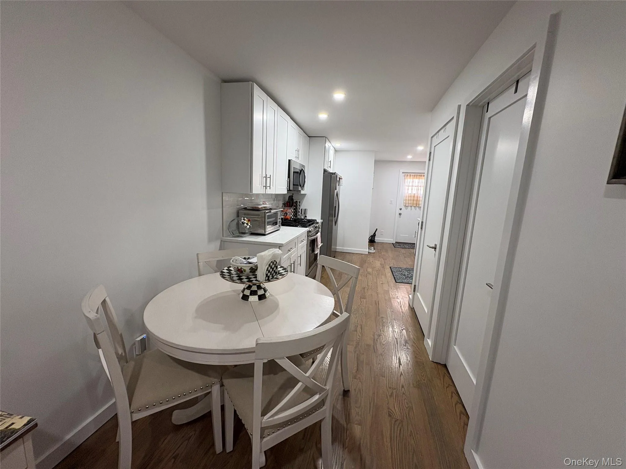 46 Maxwell Avenue, Oyster Bay, NY, 2 Bedrooms Bedrooms, 4 Rooms Rooms,1 BathroomBathrooms,Residential Lease,For Rent,Maxwell,0,945352 46 Maxwell Avenue, Oyster Bay, NY, 2 Bedrooms Bedrooms, 4 Rooms Rooms,1 BathroomBathrooms,Residential Lease,For Rent,Maxwell,0,945352