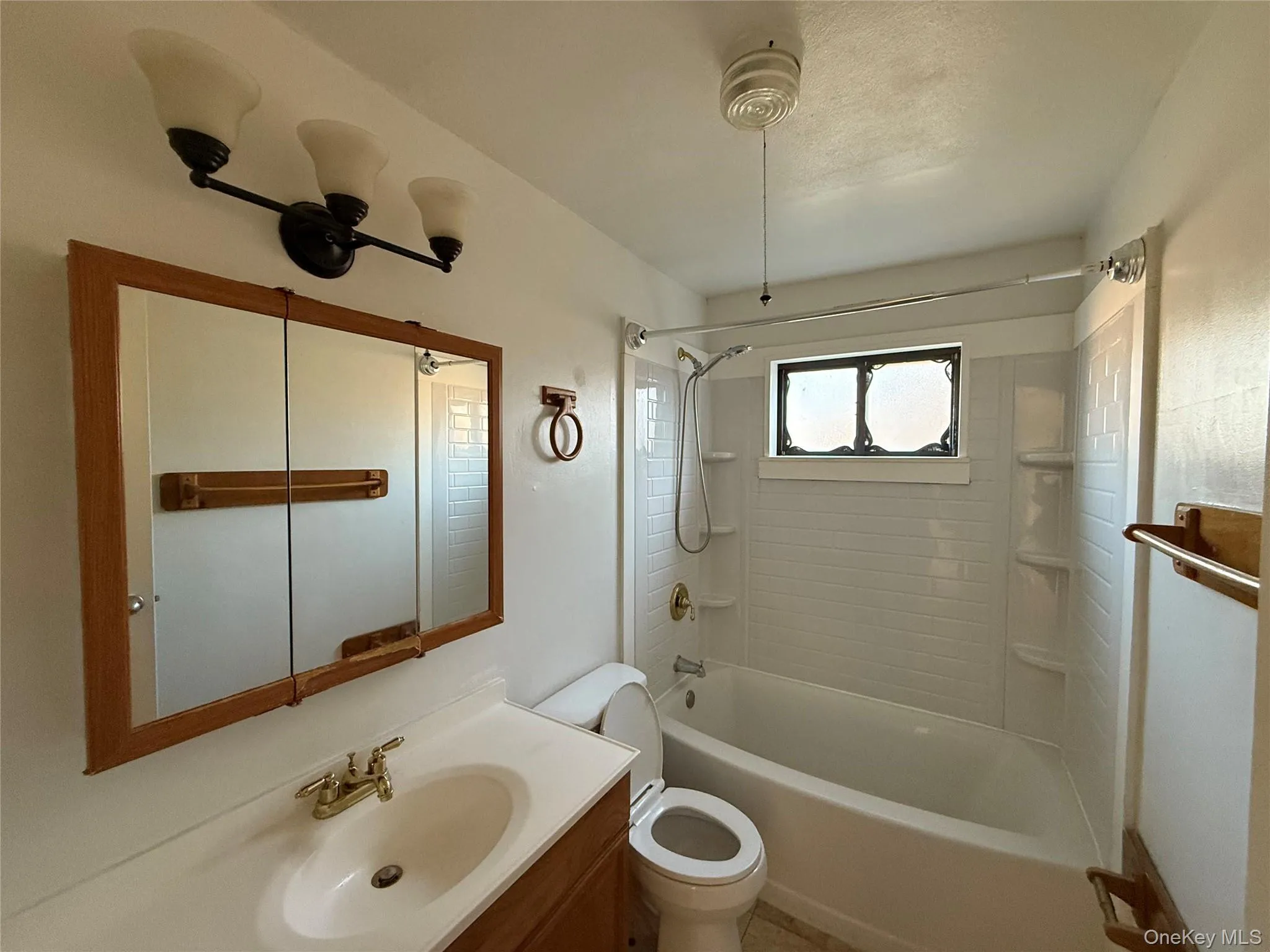 Bathroom with vanity and shower / washtub combination Bathroom with vanity and shower / washtub combination