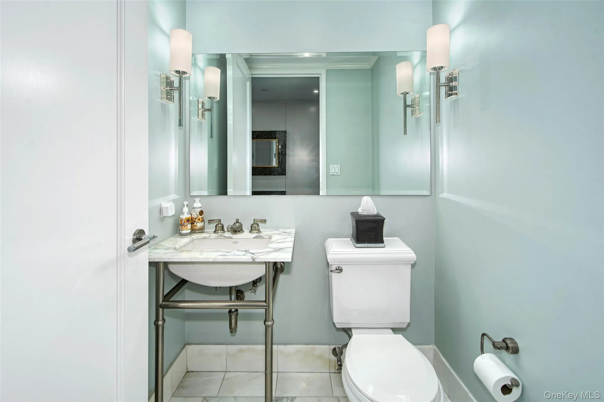 Powder room Powder room