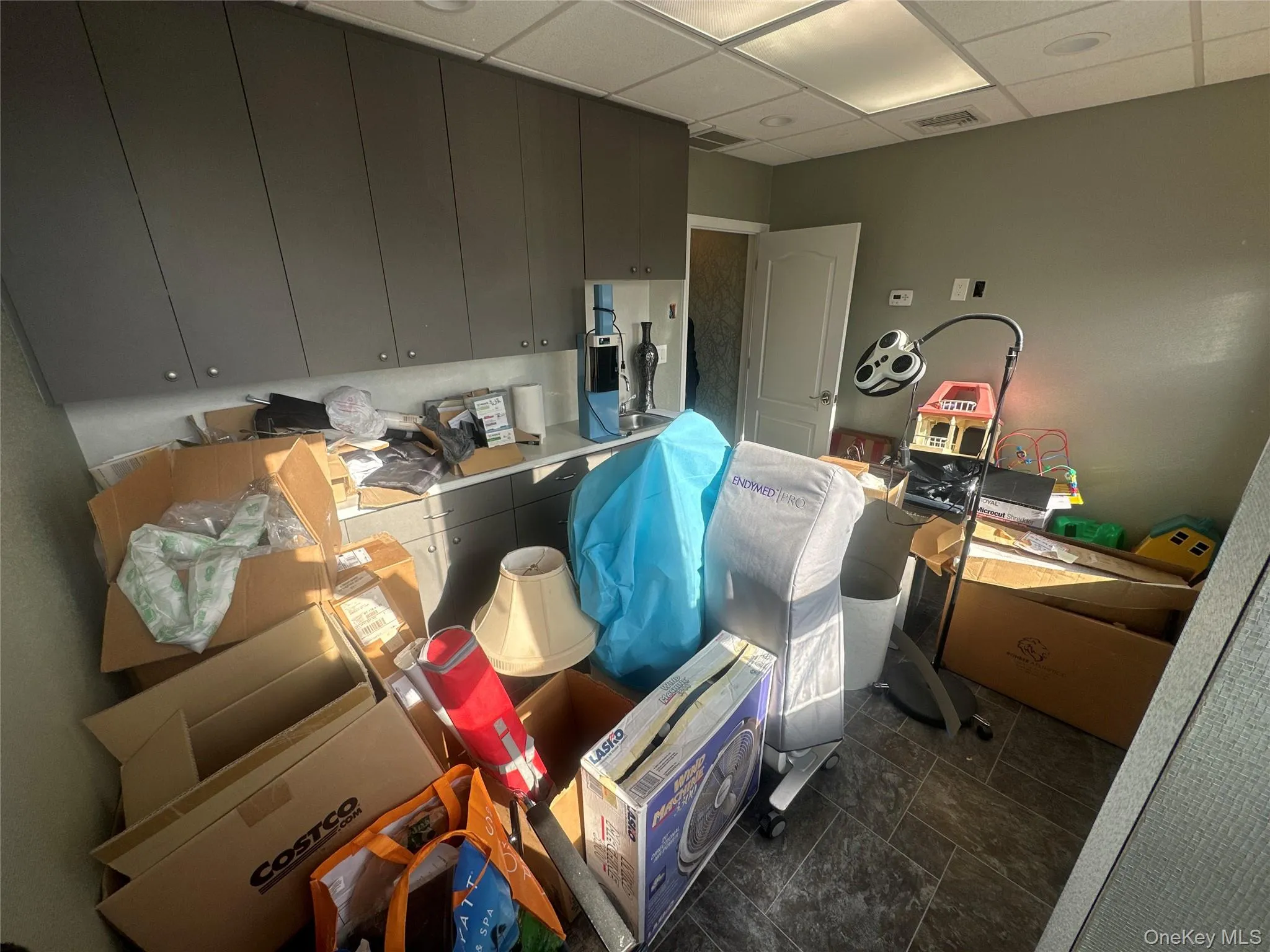 Kitchen with a paneled ceiling Kitchen with a paneled ceiling