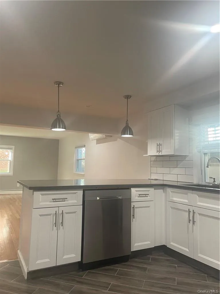 175 Forest Avenue, Yonkers, NY, 2 Bedrooms Bedrooms, 5 Rooms Rooms,1 BathroomBathrooms,Residential Lease,Idx,Forest,0,945448 175 Forest Avenue, Yonkers, NY, 2 Bedrooms Bedrooms, 5 Rooms Rooms,1 BathroomBathrooms,Residential Lease,Idx,Forest,0,945448