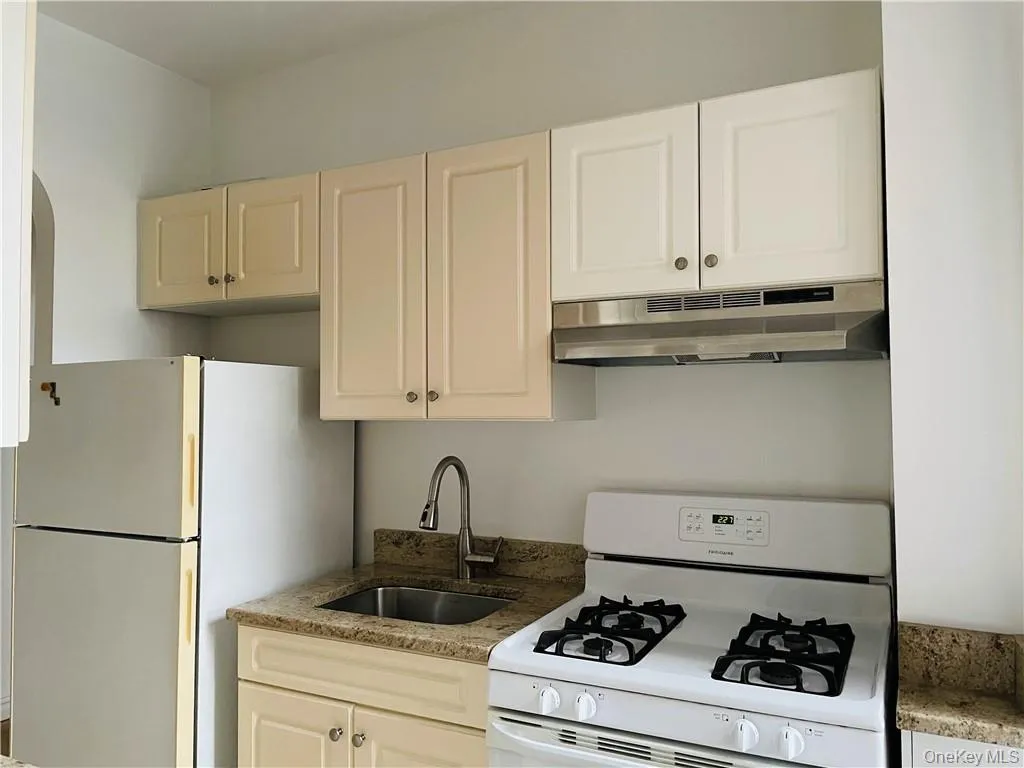 210 Martine Avenue, White Plains, NY, 3 Rooms Rooms,1 BathroomBathrooms,Residential Lease,Idx,Martine,0,945481 210 Martine Avenue, White Plains, NY, 3 Rooms Rooms,1 BathroomBathrooms,Residential Lease,Idx,Martine,0,945481